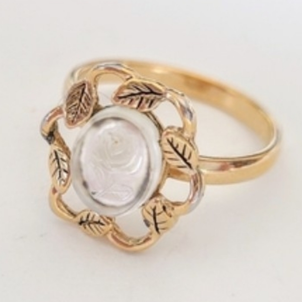 Vintage Sarah Coventry Rose Cameo Ring Gold Tone Adjustable